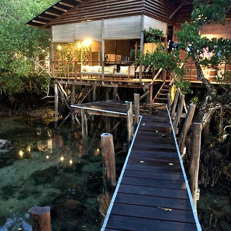 Villa Luzo & Tours Saonek Екстер'єр фото